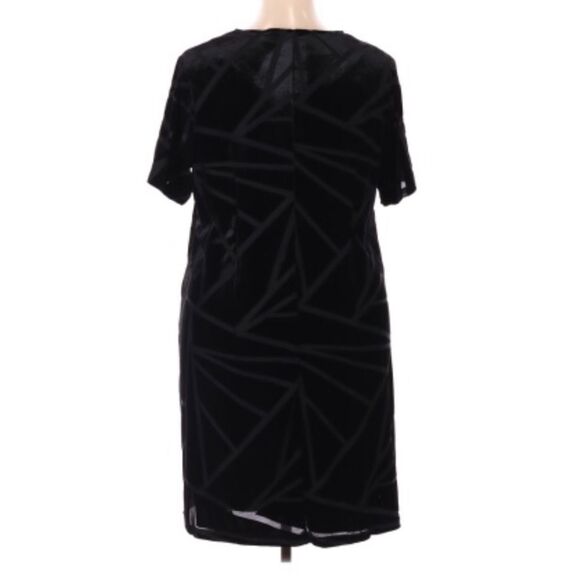 VIP KNITS BY AVENUE | Velvet Short Sleeve Dress Black Women’s Plus Size 22/24 - Picture 10 of 10